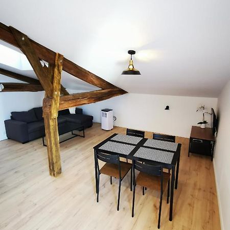 Appartement neuf climatisé sous les toits La Roche-Chalais Esterno foto