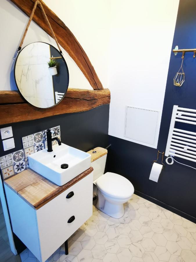 Appartement neuf climatisé sous les toits La Roche-Chalais Esterno foto
