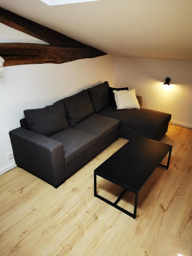 Appartement neuf climatisé sous les toits La Roche-Chalais Esterno foto