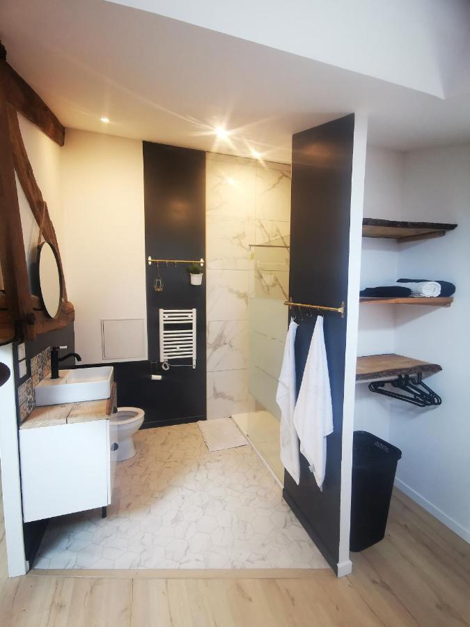 Appartement neuf climatisé sous les toits La Roche-Chalais Esterno foto