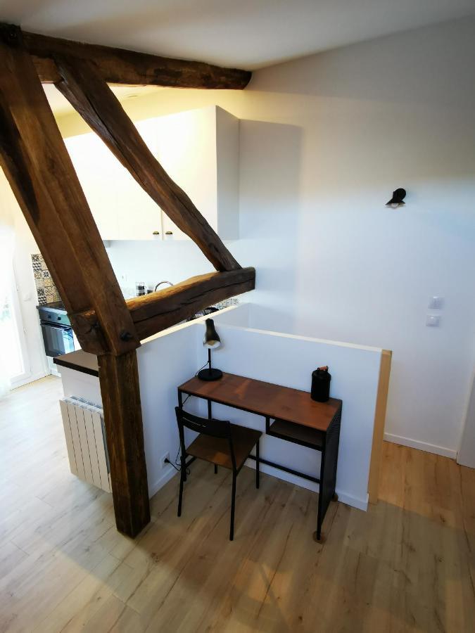 Appartement neuf climatisé sous les toits La Roche-Chalais Esterno foto